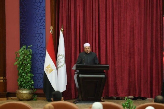 الشيخ أيمن عبد الغني: الطلاب الوافدون سفراء الأزهر في نشر قيم الإسلام السمحة ووسطيته الشيخ أيمن عبد الغني: الطلاب الوافدون سفراء الأزهر في نشر قيم الإسلام السمحة ووسطيته