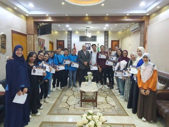 مدير «تعليم القليوبية» يُكرّم فريق «عباقرة الخصوص» تقديرًا لأدائهم المتميز خلال موسمين متتاليين مدير «تعليم القليوبية» يُكرّم فريق «عباقرة الخصوص» تقديرًا لأدائهم المتميز خلال موسمين متتاليين