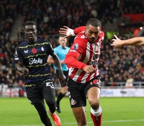 إيفرتون وسندرلاند يتعادلان.. والصراع على المراكز الأولى يشتعل إيفرتون وسندرلاند يتعادلان.. والصراع على المراكز الأولى يشتعل