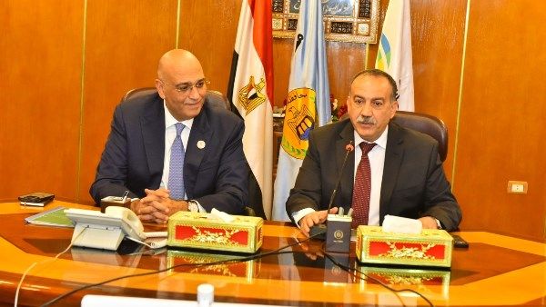 محافظ أسيوط والرئيس التنفيذي لجهاز تنمية المشروعات يسلمان تمويلات بـ13.5 مليون جنيه لدعم الجمعيات ورواد الأعمال محافظ أسيوط والرئيس التنفيذي لجهاز تنمية المشروعات يسلمان تمويلات بـ13.5 مليون جنيه لدعم الجمعيات ورواد الأعمال