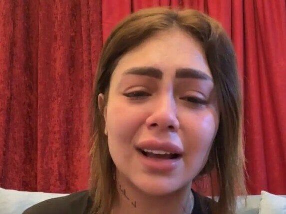 بعد تأييد الحكم بحبسها.. دفاع هدير عبد الرازق يطعن بالنقض ويطلب إلغاء نص قانوني أمام الدستورية العليا