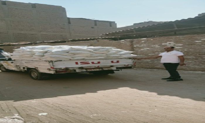 ضبط 5 أطنان من الدقيق قبل تهريبها إلى السوق السوداء في حملة بقنا ضبط 5 أطنان من الدقيق قبل تهريبها إلى السوق السوداء في حملة بقنا