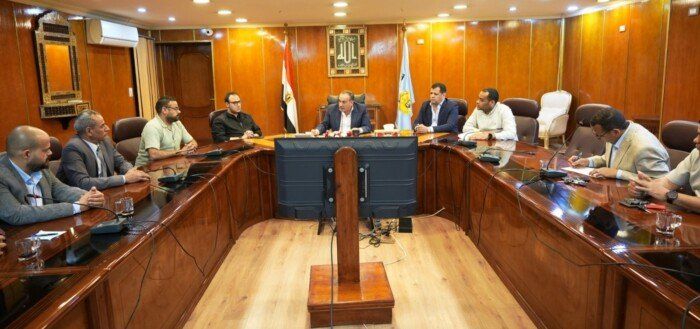 بعد شكاوى الأهالي.. محافظ أسيوط يتدخل لإنهاء أزمة «كوبري الحواتكة» بعد شكاوى الأهالي.. محافظ أسيوط يتدخل لإنهاء أزمة «كوبري الحواتكة»