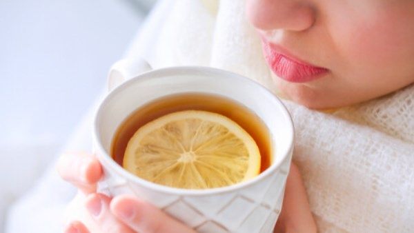 أبرزها الماء الدافئ.. مشروبات لعلاج احتقان الحلق أبرزها الماء الدافئ.. مشروبات لعلاج احتقان الحلق