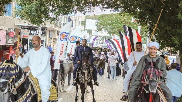 وسط احتفالية بالخيول.. انطلاق أول مهرجان للفنون والحرف التراثية في قنا وسط احتفالية بالخيول.. انطلاق أول مهرجان للفنون والحرف التراثية في قنا