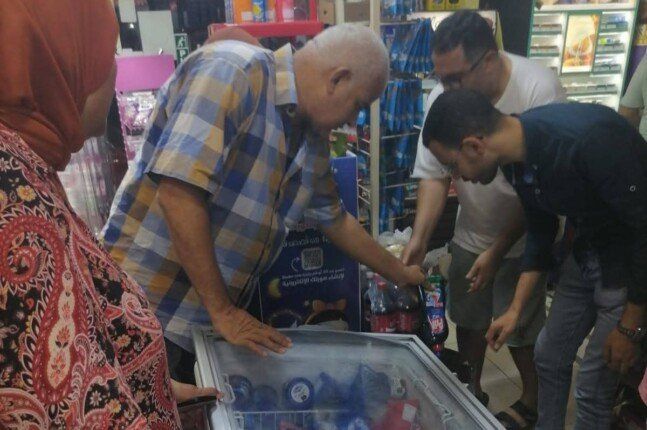 ضبط 8 مخالفات وتعدم 12 كيلو مواد غذائية غير صالحة بالغردقة ضبط 8 مخالفات وتعدم 12 كيلو مواد غذائية غير صالحة بالغردقة