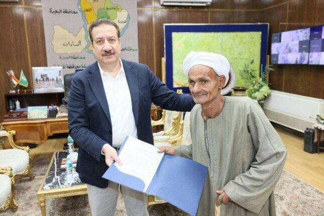 محافظ المنوفية يسلم 22 عقد تقنين أراضي أملاك الدولة لعدد من واضعي اليد محافظ المنوفية يسلم 22 عقد تقنين أراضي أملاك الدولة لعدد من واضعي اليد