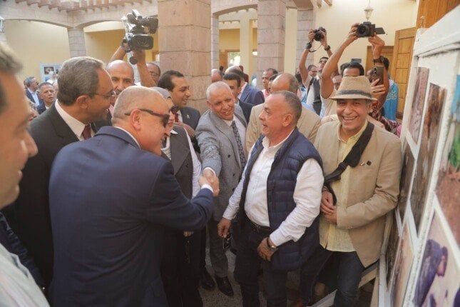 برعاية رئيس مجلس الوزراء.. محافظ قنا يفتتح معرض الصور بمهرجان الفنون التراثية بمعبد دندرة برعاية رئيس مجلس الوزراء.. محافظ قنا يفتتح معرض الصور بمهرجان الفنون التراثية بمعبد دندرة