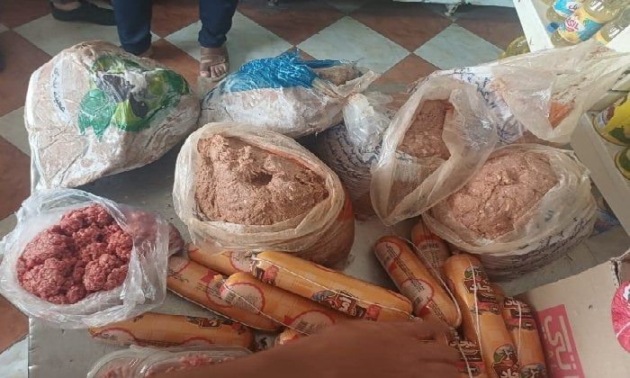 قبل بيعها للمواطنين.. ضبط 36 طن لحوم مصنعة ودواجن وأسماك مجمدة فاسدة في البحيرة قبل بيعها للمواطنين.. ضبط 36 طن لحوم مصنعة ودواجن وأسماك مجمدة فاسدة في البحيرة