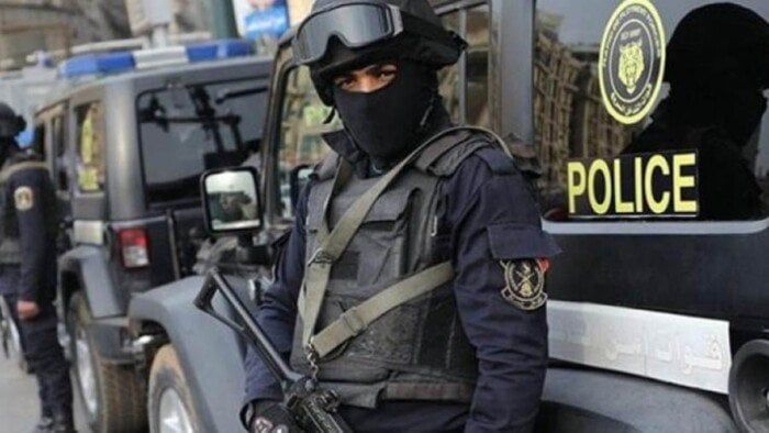 ضبط شخصين بتهمة النصب على المواطنين والاستيلاء على مبالغ مالية من حساباتهم البنكية ضبط شخصين بتهمة النصب على المواطنين والاستيلاء على مبالغ مالية من حساباتهم البنكية