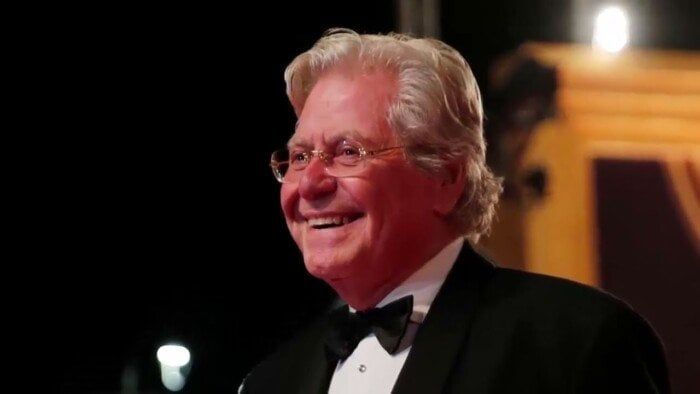 «المسرح واحشني».. حسين فهمي يكشف عن أعماله الفنية القادمة «المسرح واحشني».. حسين فهمي يكشف عن أعماله الفنية القادمة