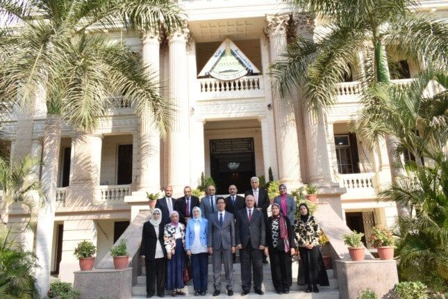 رئيس جامعة بنها يستقبل فريق الاعتماد المؤسسي لضمان جودة التعليم رئيس جامعة بنها يستقبل فريق الاعتماد المؤسسي لضمان جودة التعليم