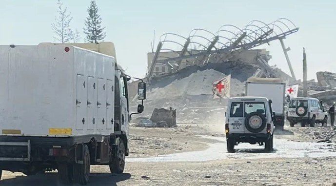 إعلام عبري: الصليب الأحمر تسلم جثة أحد الأسرى من قطاع غزة إعلام عبري: الصليب الأحمر تسلم جثة أحد الأسرى من قطاع غزة