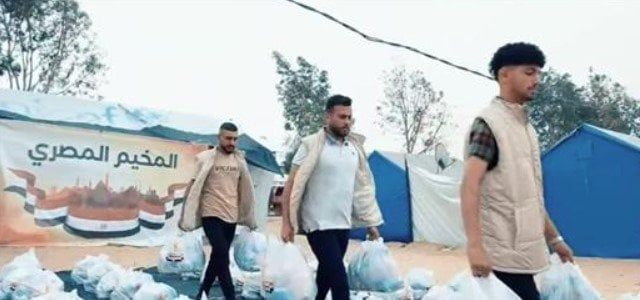 القاهرة الإخبارية: اللجنة المصرية وزّعت ما يقرب من 55 ألف طرد غذائي على النازحين من رفح الفلسطينية القاهرة الإخبارية: اللجنة المصرية وزّعت ما يقرب من 55 ألف طرد غذائي على النازحين من رفح الفلسطينية