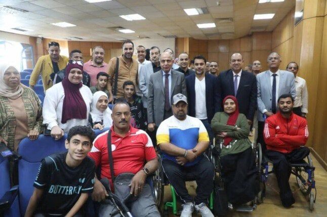 بالدروع والهدايا.. .محافظ المنيا والعميد يكرمان أبطال المنيا المتميزين رياضيا من ذوى الهمم بالدروع والهدايا.. .محافظ المنيا والعميد يكرمان أبطال المنيا المتميزين رياضيا من ذوى الهمم