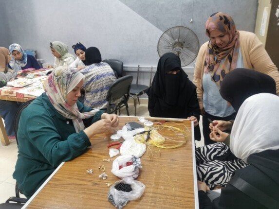 قافلة توعوية من «فنون تطبيقية بنها» لتشجيع الصناعات الصغيرة بكفر مناقر قافلة توعوية من «فنون تطبيقية بنها» لتشجيع الصناعات الصغيرة بكفر مناقر