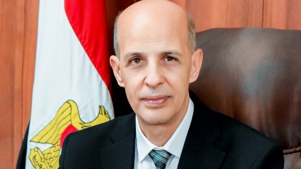 رئيس جامعة بني سويف يستقبل وفداً ممثلًا لعدد من الجامعات الفرنسية لبحث سبل التعاون