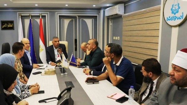 اليوم الأول لإنتخابات مجلس النواب..محافظ أسوان يتابع إغلاق صناديق الإقتراع .. صور