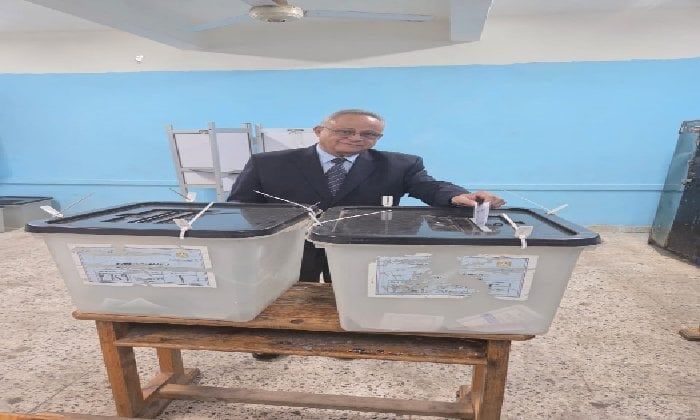 مدير مكتبة الإسكندرية يُدلي بصوته في ثاني أيام انتخابات مجلس النواب