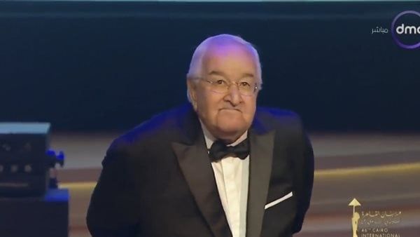 المخرج محمد عبد العزيز يوجه رسالة هامة للشباب بمهرجان القاهرة السينمائي الدولي المخرج محمد عبد العزيز يوجه رسالة هامة للشباب بمهرجان القاهرة السينمائي الدولي