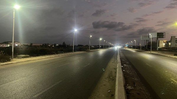 بدء أعمال إنارة طريق بورسعيد الإسماعيلية بكشافات الطاقة الشمسية بدء أعمال إنارة طريق بورسعيد الإسماعيلية بكشافات الطاقة الشمسية