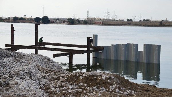 بورسعيد | الانتهاء من أعمال بناء 5 بنتونات من كوبري النصر العائم الجديد بنسبة إنجاز قدرها 30%