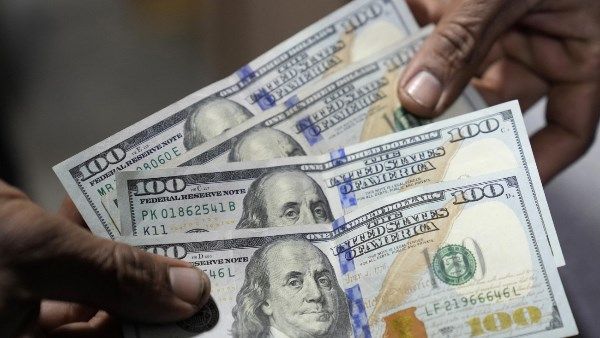 سعر الدولار الأمريكي اليوم الأحد مقابل الجنيه المصري في البنوك - صورة أرشيفية