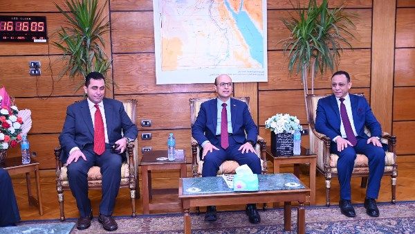 رئيس جامعة أسيوط يستقبل مدير مشروع تأهيل المعامل للاعتماد الدولي رئيس جامعة أسيوط يستقبل مدير مشروع تأهيل المعامل للاعتماد الدولي