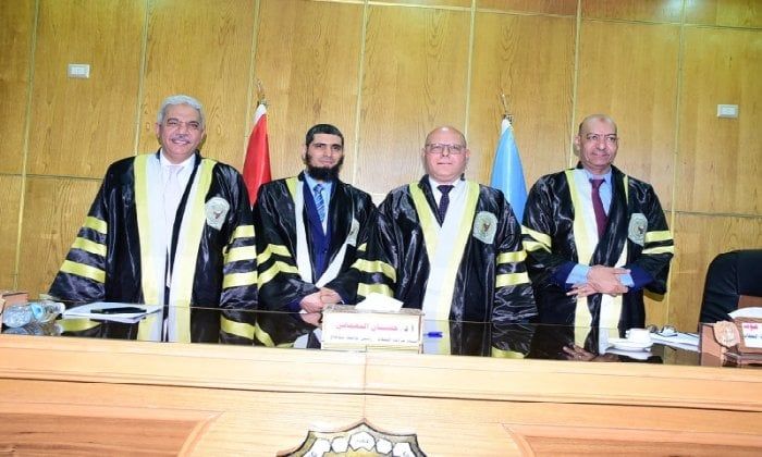 «تقنيات متقدمة لترميم أنسجة الكاحل».. رسالة دكتوراة يناقشها رئيس جامعة سوهاج بكلية الطب «تقنيات متقدمة لترميم أنسجة الكاحل».. رسالة دكتوراة يناقشها رئيس جامعة سوهاج بكلية الطب