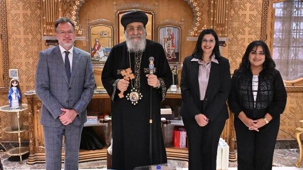 السفير الكندي يشيد بالعلاقات المصرية الكندية وبرامج الكنيسة تجاه شباب المهجر السفير الكندي يشيد بالعلاقات المصرية الكندية وبرامج الكنيسة تجاه شباب المهجر