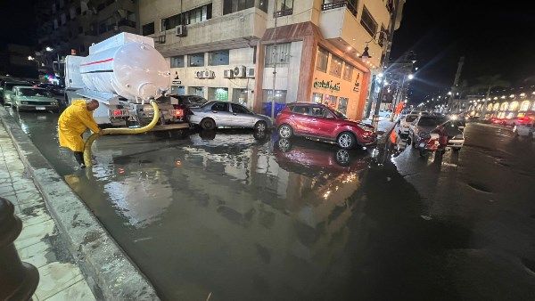 حالة طقس غير مستقرة.. محافظ بورسعيد يتابع سيارات شفط وكسح الأمطار حالة طقس غير مستقرة.. محافظ بورسعيد يتابع سيارات شفط وكسح الأمطار