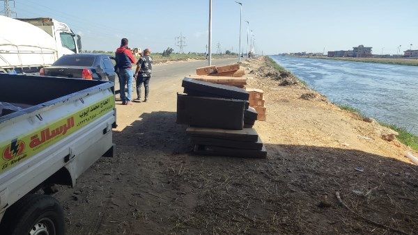 تركيب كشافات إنارة تعمل بالطاقة الشمسية على طريق ترعة السلام جنوب بورسعيد تركيب كشافات إنارة تعمل بالطاقة الشمسية على طريق ترعة السلام جنوب بورسعيد