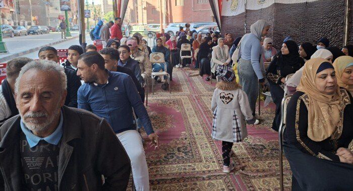 فتح اللجان الانتخابية بالدوائر الأولى والثانية والرابعة بأسيوط في اليوم الأول من جولة الإعادة - الفجر سبورت