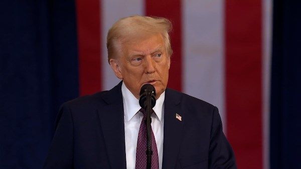 ترامب يعلن القبض على رئيس فنزويلا وزوجته وترحيلهما جوا خارج البلاد - الفجر سبورت