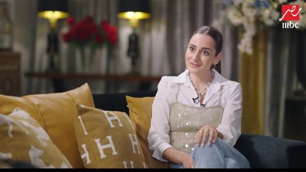 أمينة خليل: كنت طفلة مطيعة وحالمة وشاطرة في المدرسة بالذات الرسم والمزيكا والتمثيل - الفجر سبورت