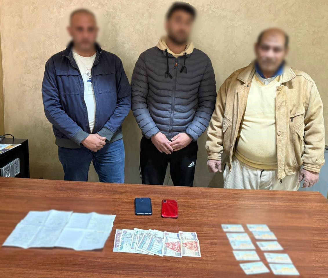 القبض على 3 أشخاص بحوزتهم كشوف بأسماء الناخبين بالهرم - الفجر سبورت