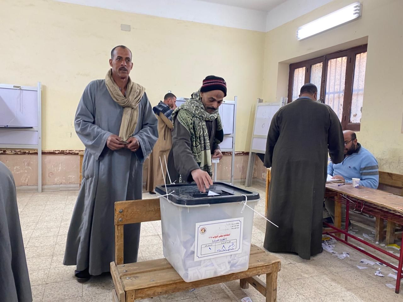 إقبال كبير من الناخبين في الفترة المسائية في جولة الإعادة لانتخابات النواب بالمنيا.. صور - الفجر سبورت