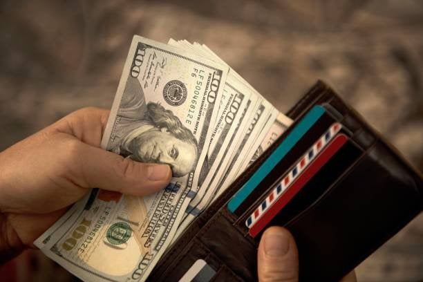 سعر الدولار اليوم السبت 3 يناير 2026 في ماكينات الصراف الآلي.. وفقًا لآخر تحديث - الفجر سبورت
