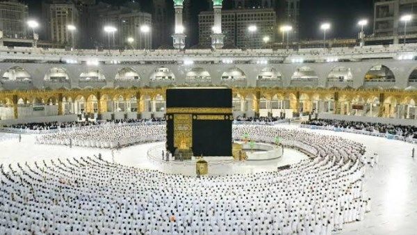 هل يجوز أداء العمرة خلال فترة العدة للدعاء لزوجي والخروج من الحزن ..الإفتاء ترد - الفجر سبورت