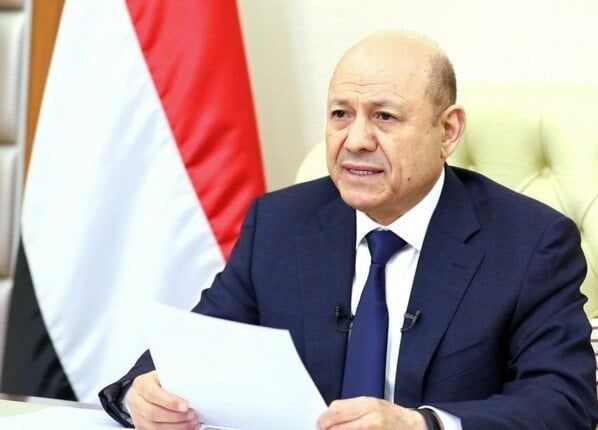 رئيس مجلس القيادة الرئاسي اليمني يشيد بنجاح قوات درع الوطن في استعادة المواقع العسكرية بحضرموت - الفجر سبورت