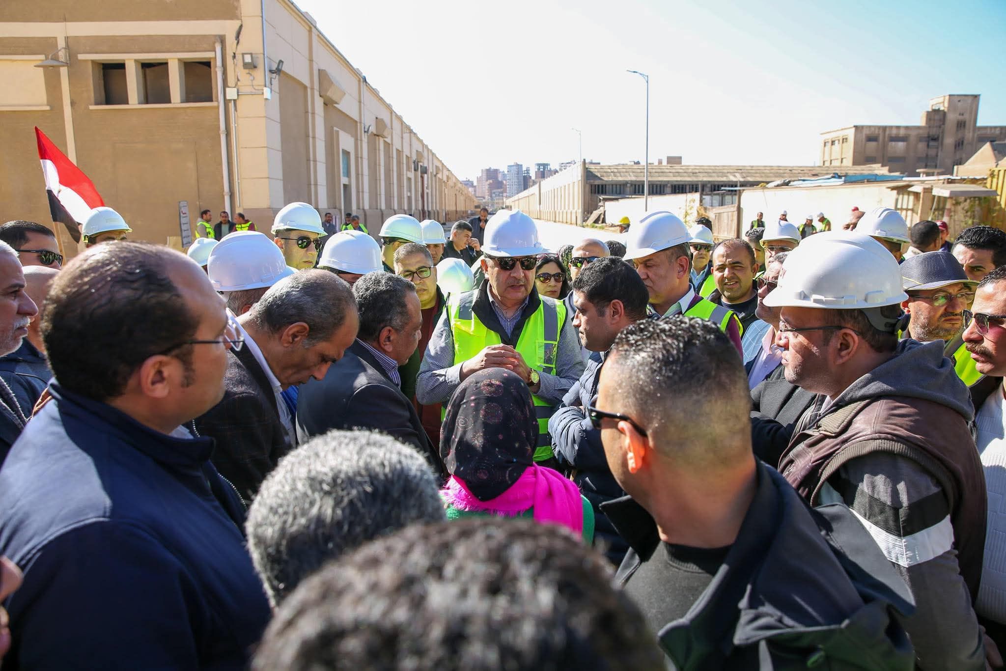 وزير قطاع الأعمال العام يتفقد الأعمال النهائية لتطوير صناعة الغزل والنسيج بالمحلة - الفجر سبورت