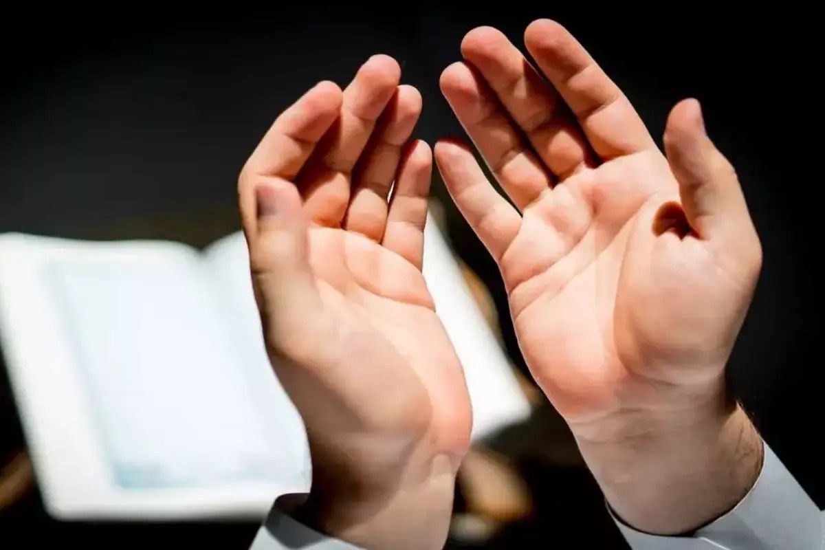 ماذا نقول في بداية الدعاء المستجاب؟.. 7 آداب من هدي النبي - الفجر سبورت