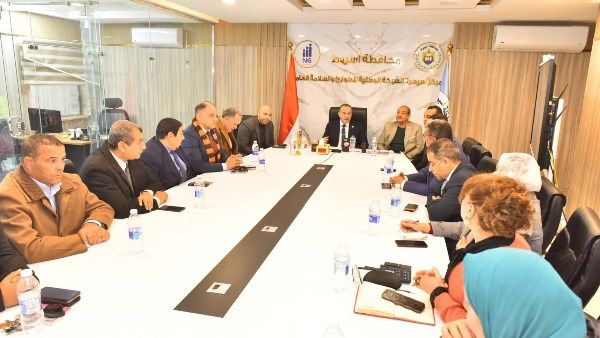 بـ3 دوائر.. محافظ أسيوط يتابع جولة الإعادة في انتخابات مجلس النواب - الفجر سبورت