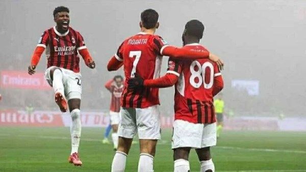 ميلان يهزم كالياري ويتصدر الدوري الإيطالي مؤقتا - الفجر سبورت