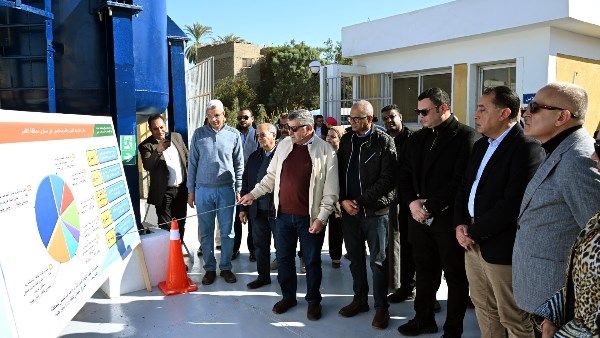 رئيس الوزراء يتفقد محطة رفع صرف صحي الرياينة بمركز أرمنت بالأقصر - الفجر سبورت