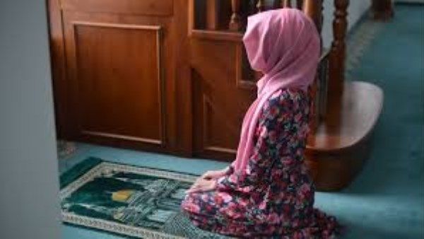 أدعية النبي التي كان يبدأ بها الصلاة.. احفظها واغتنم ثوابها - الفجر سبورت