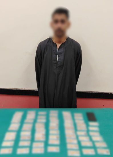 القبض على شخص يجمع بطاقات الناخبين بسوهاج - الفجر سبورت
