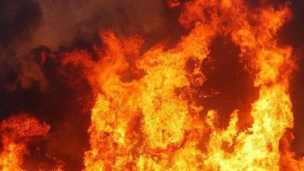 الدفع بـ 3 سيارات إطفاء للسيطرة على حريق عقار من 5 طوابق في الخانكة - الفجر سبورت
