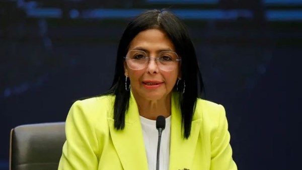 المحكمة العُليا لفنزويلا تأمر نائبة الرئيس بتولي صلاحيات مادورو مؤقتًا - الفجر سبورت