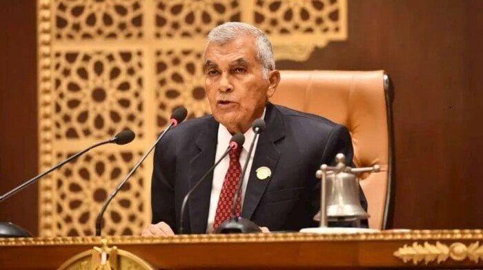 رئيس مجلس الشيوخ يزور «الكاتدرائية» ويهنئ البابا تواضروس بعيد الميلاد - الفجر سبورت